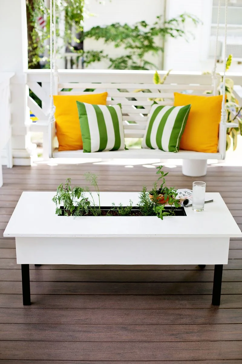 6. MESA CON CÉSPED PARA TERRAZA