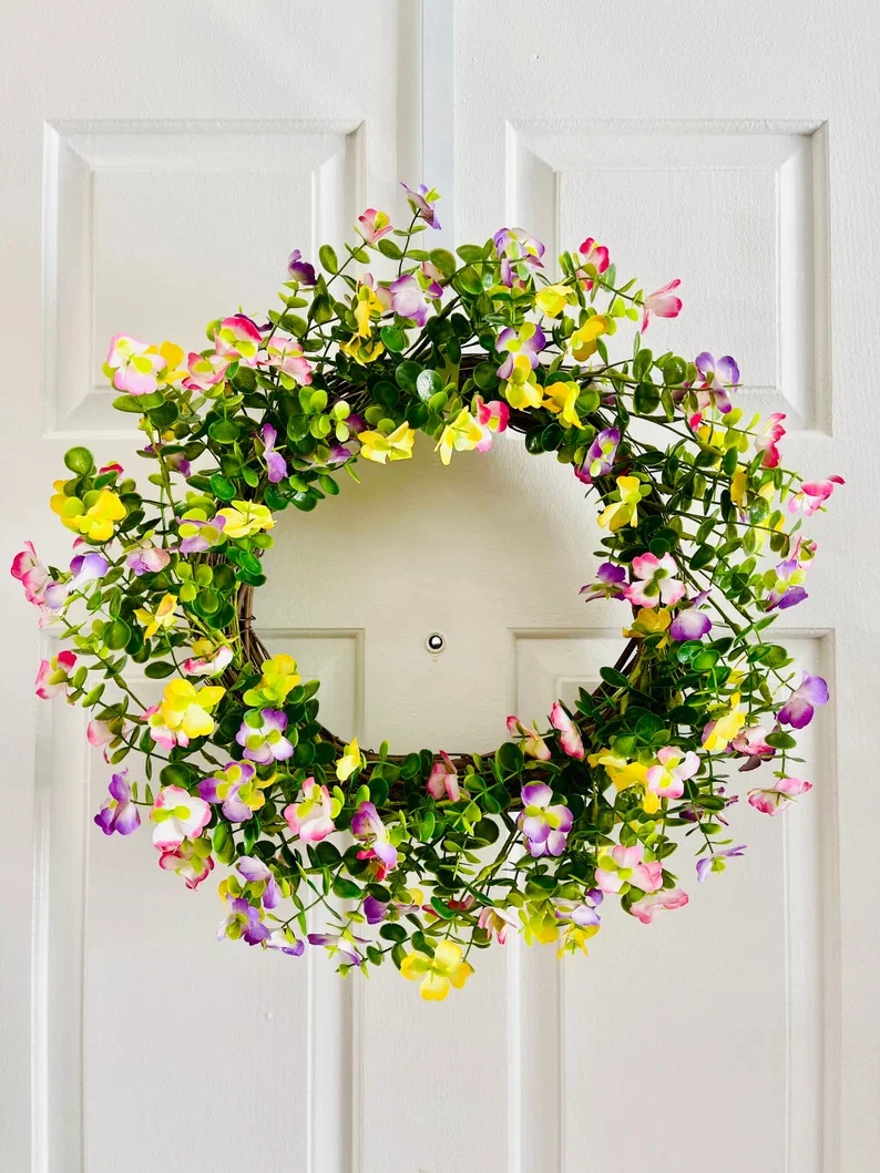 13. Collar de primavera con flores multicolor