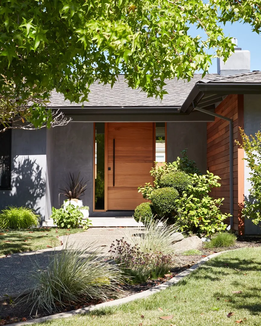 Klopf Architecture 现代 Ranch 房屋：圣何塞的现代改造