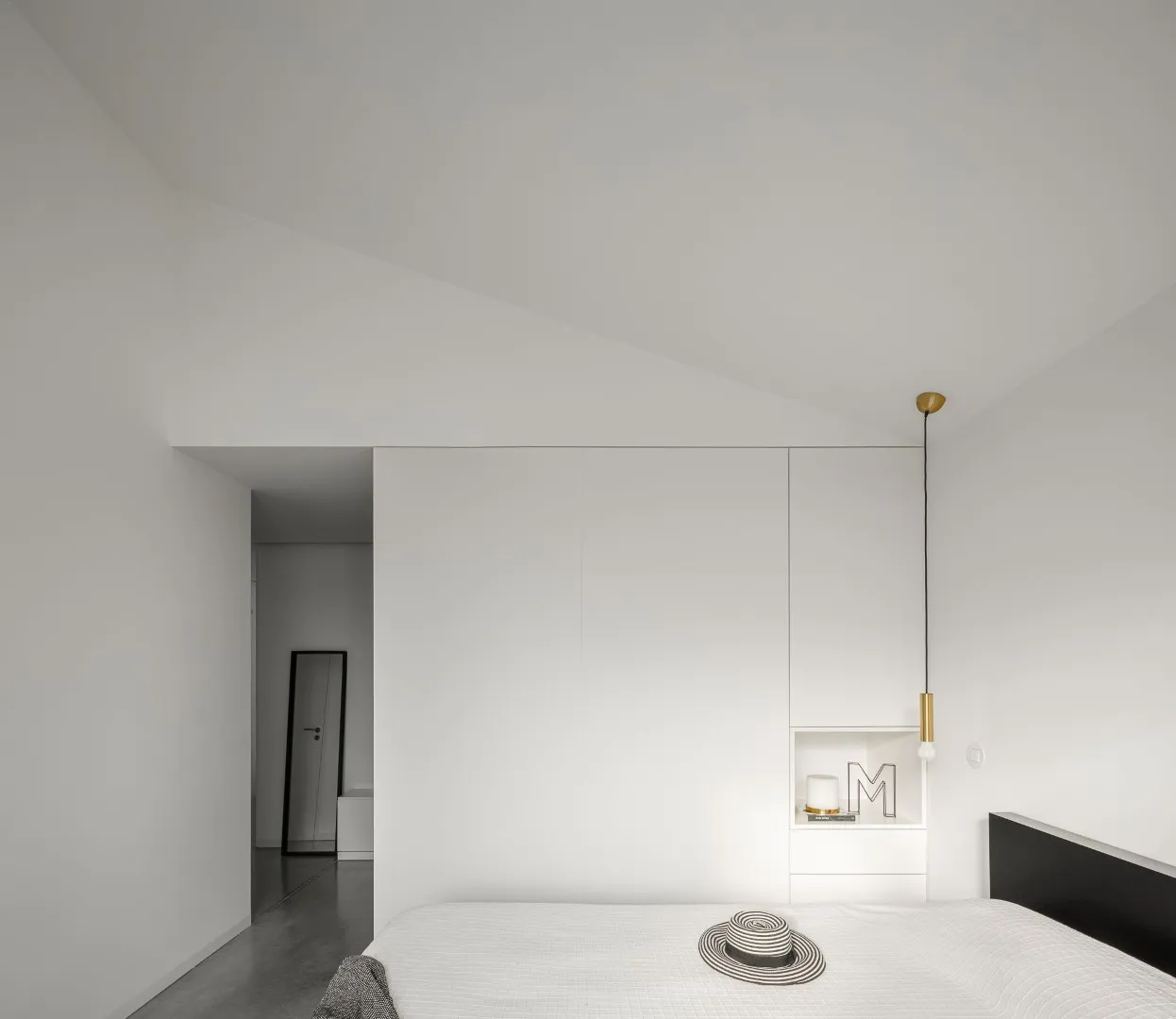 圣伊奥安住宅由NU.MA建筑事务所设计，位于葡萄牙阿维亚尔