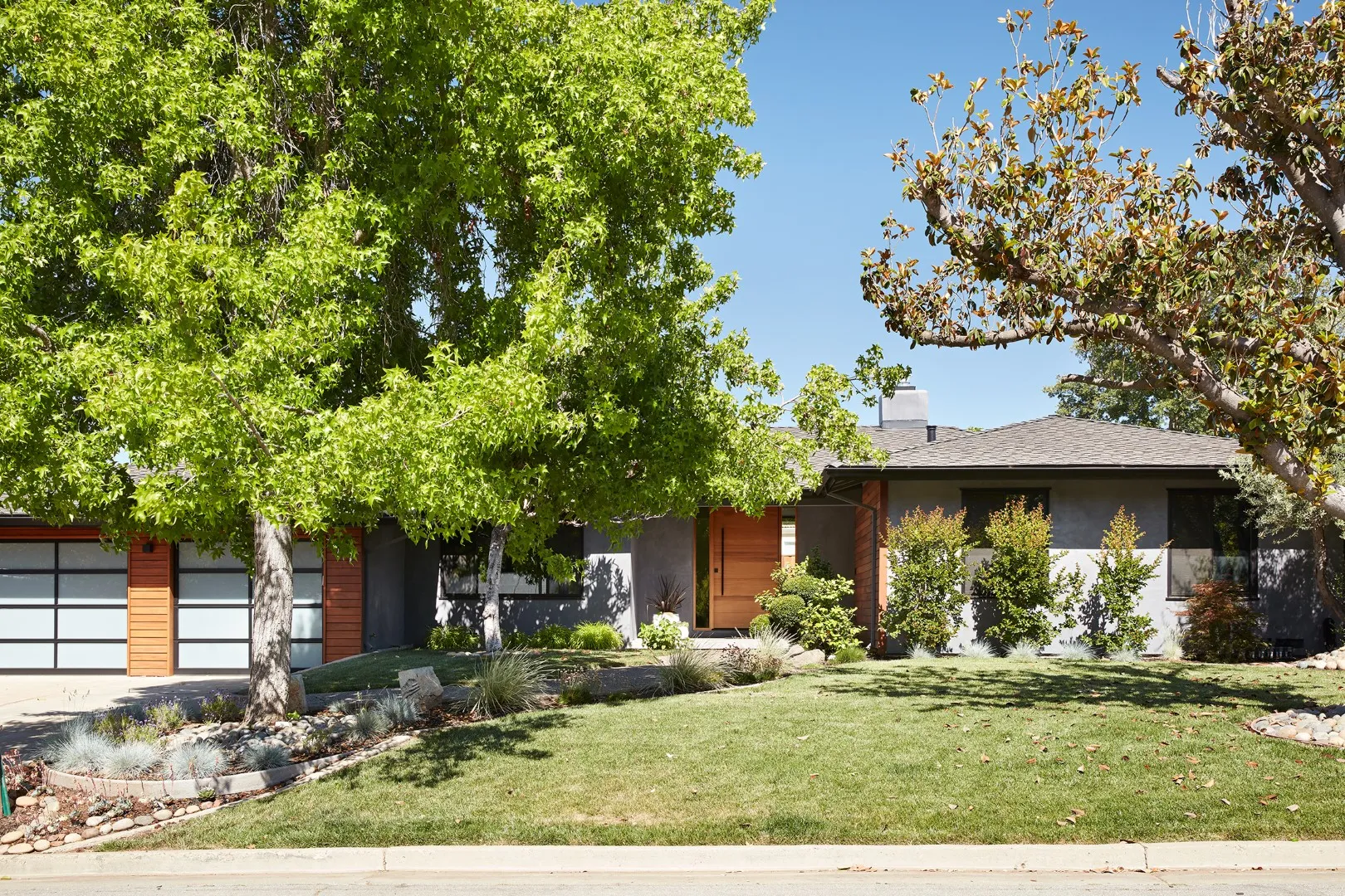 Klopf Architecture 现代 Ranch 房屋：圣何塞的现代改造