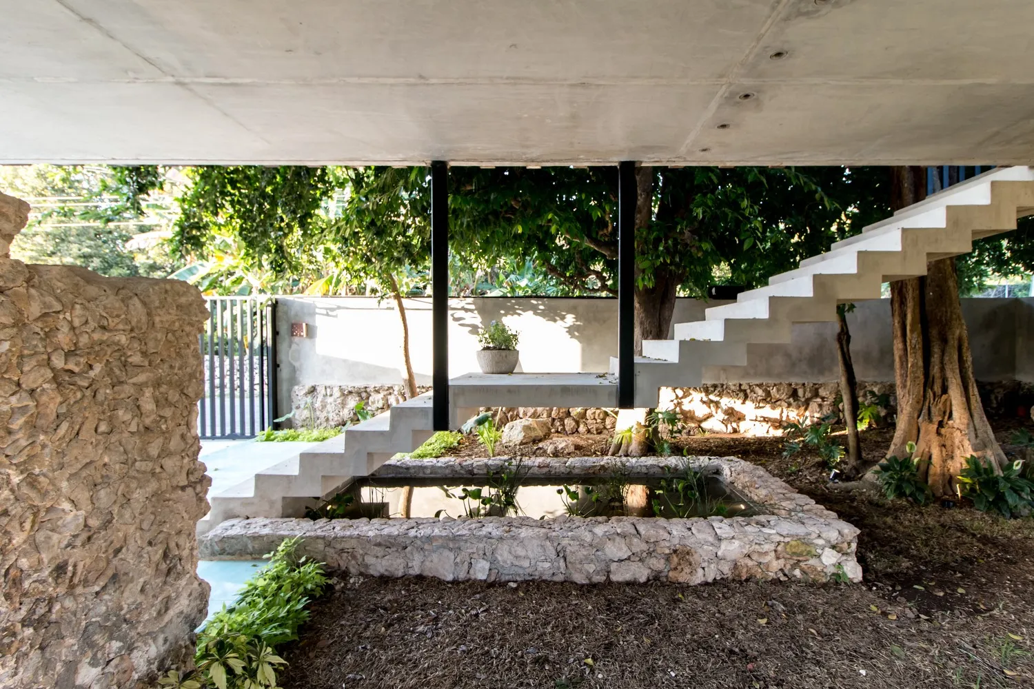 在墨西哥亚卡库尔城的木屋生活 LAAR