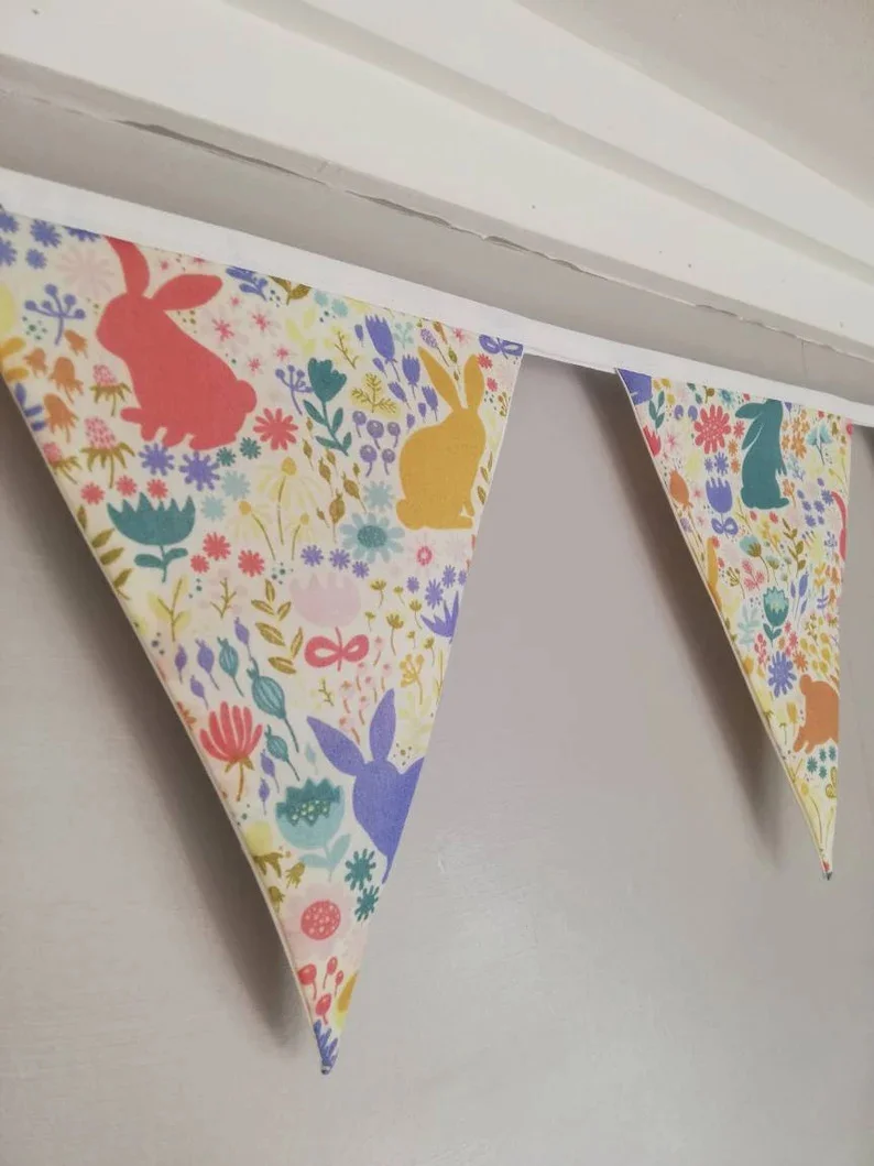 4. Pancarta de tela con conejo de primavera