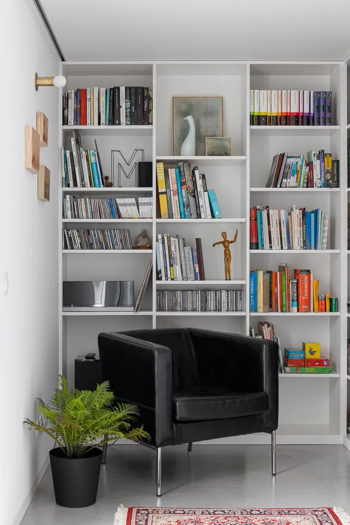 圣伊奥安住宅由NU.MA建筑事务所设计，位于葡萄牙阿维亚尔