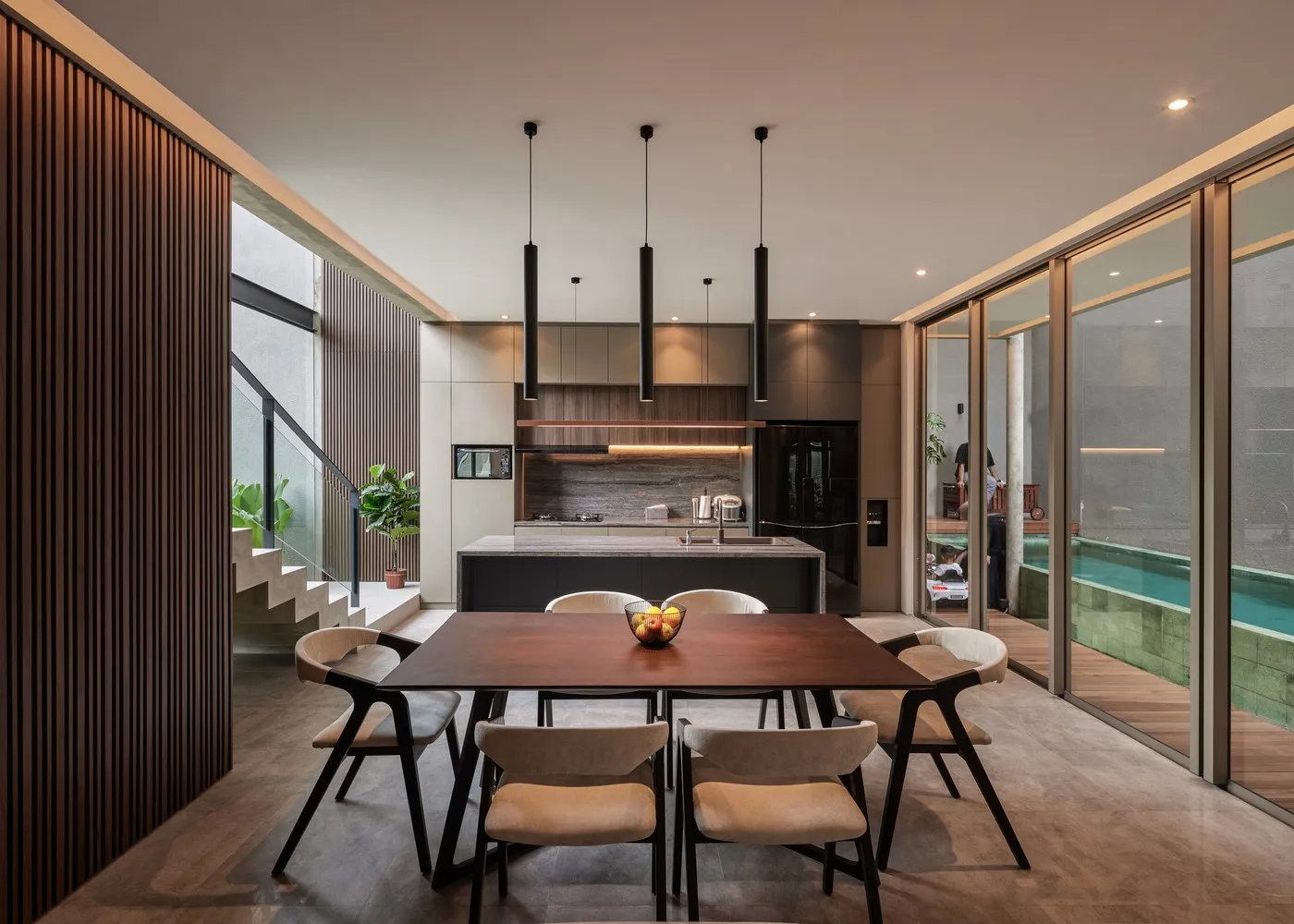 RUANGRONA设计的IF住宅位于印度尼西亚苏卡萨里凯卡马坦