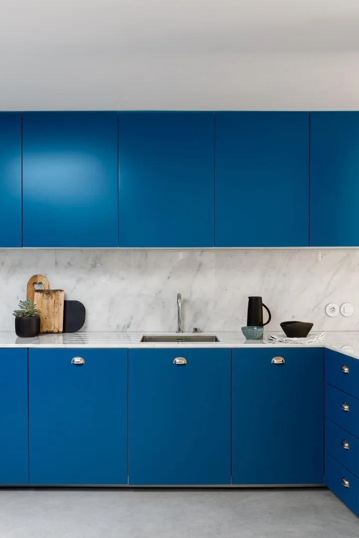 圣伊奥安住宅由NU.MA建筑事务所设计，位于葡萄牙阿维亚尔