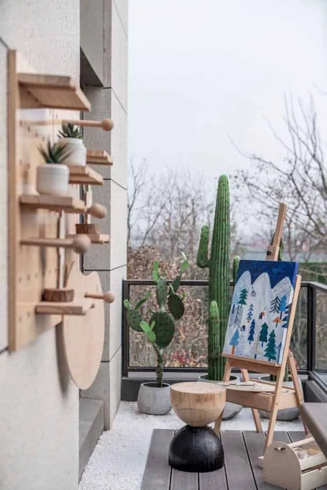 Советы по декорации узкого балкона