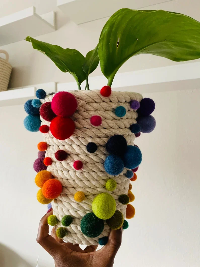 2. Maceta super feliz