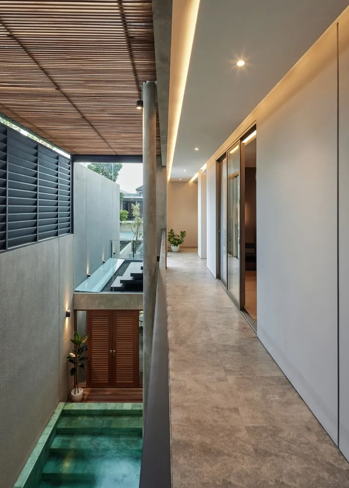 RUANGRONA设计的IF住宅位于印度尼西亚苏卡萨里凯卡马坦