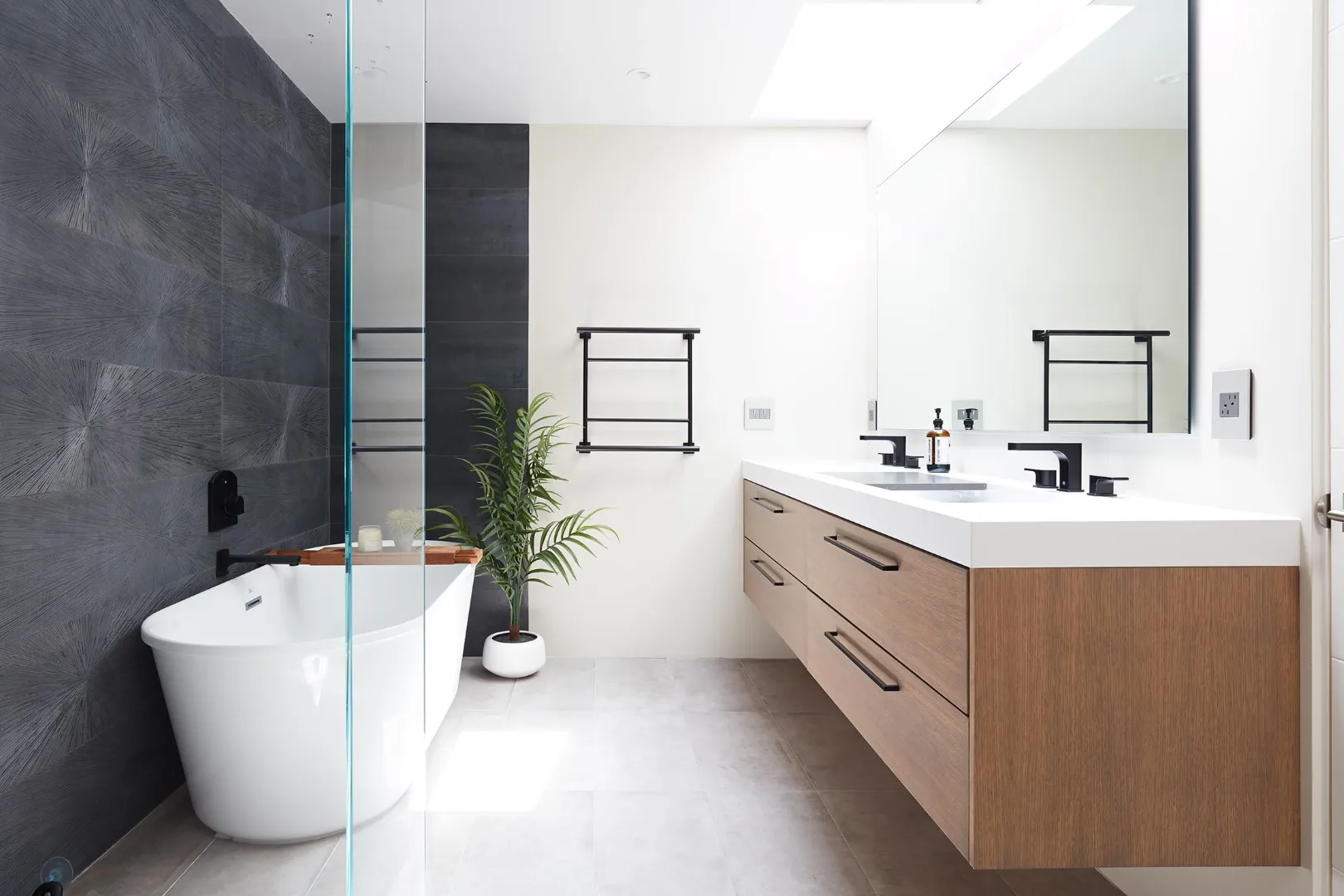 Klopf Architecture 现代 Ranch 房屋：圣何塞的现代改造