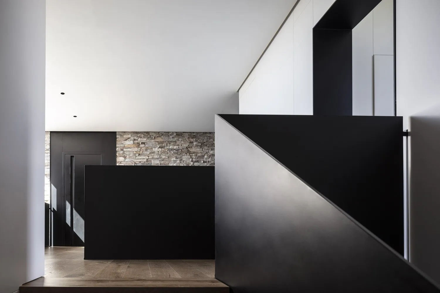 现代石制别墅 Dana Oberson Architects 在内瓦伊兰，以色列