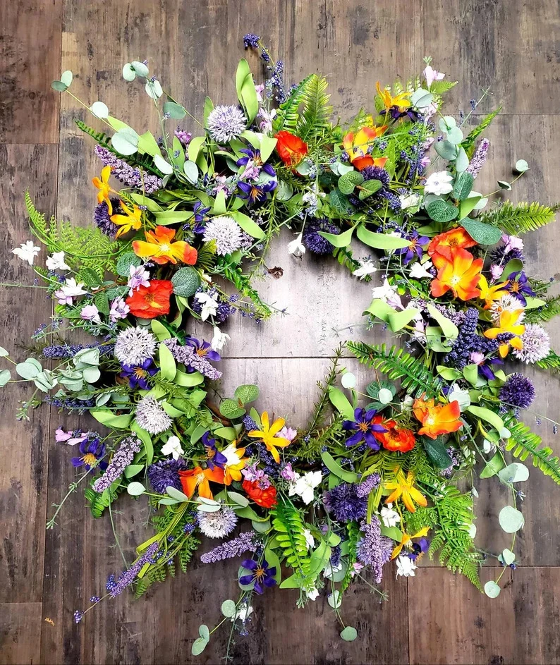 3. Collar de primavera reducido con lavanda, helechos y flores silvestres