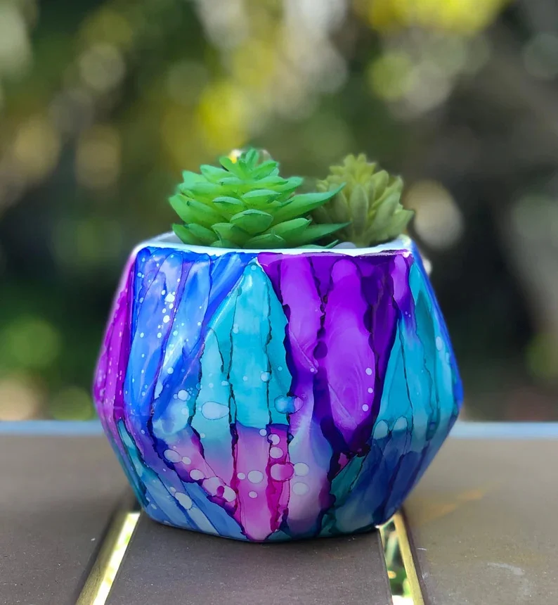 13. Maceta geométrica de colores para suculentas