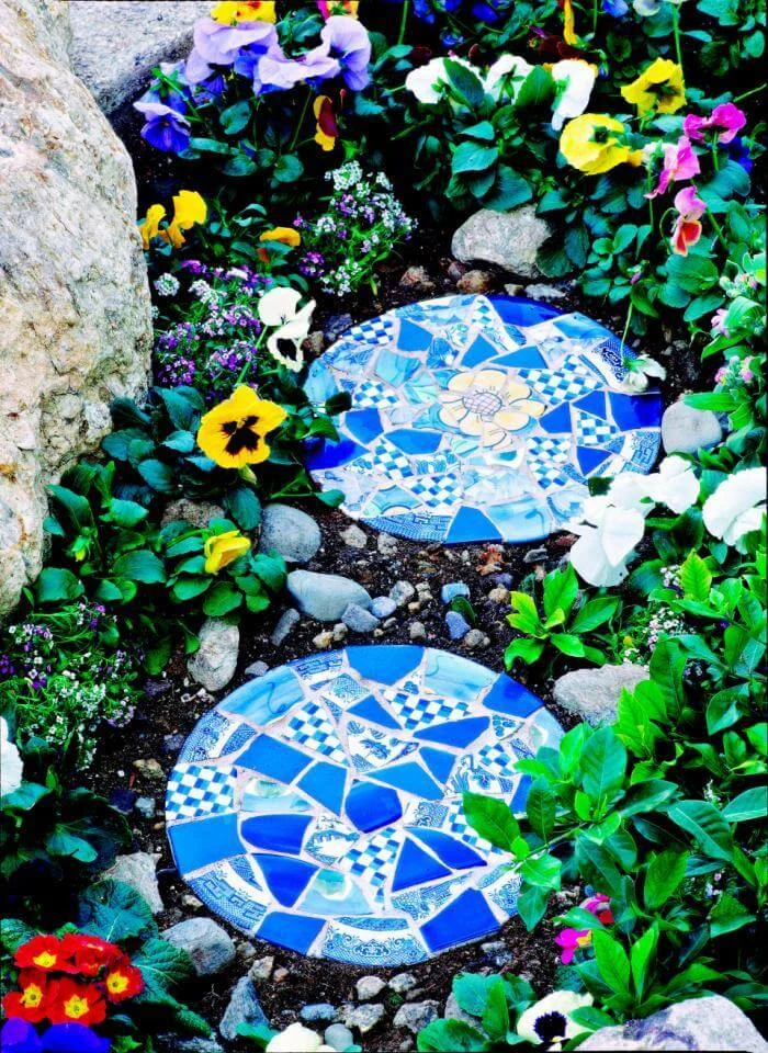 13. Crear proyectos de mosaico en el jardín