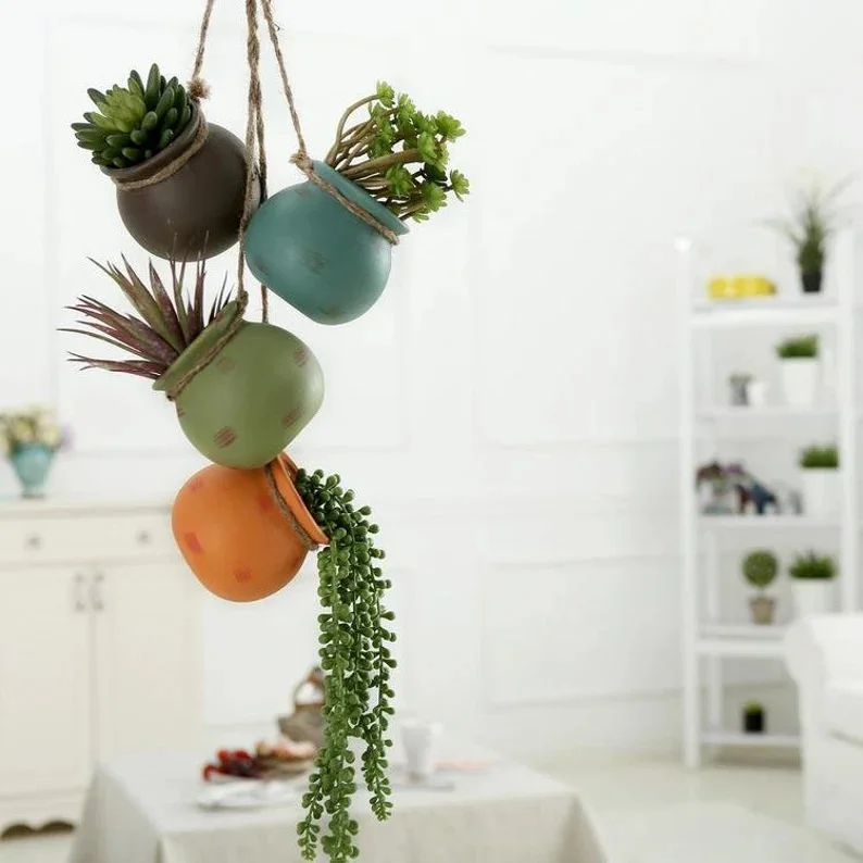 10. Planter colgantes mini de colores