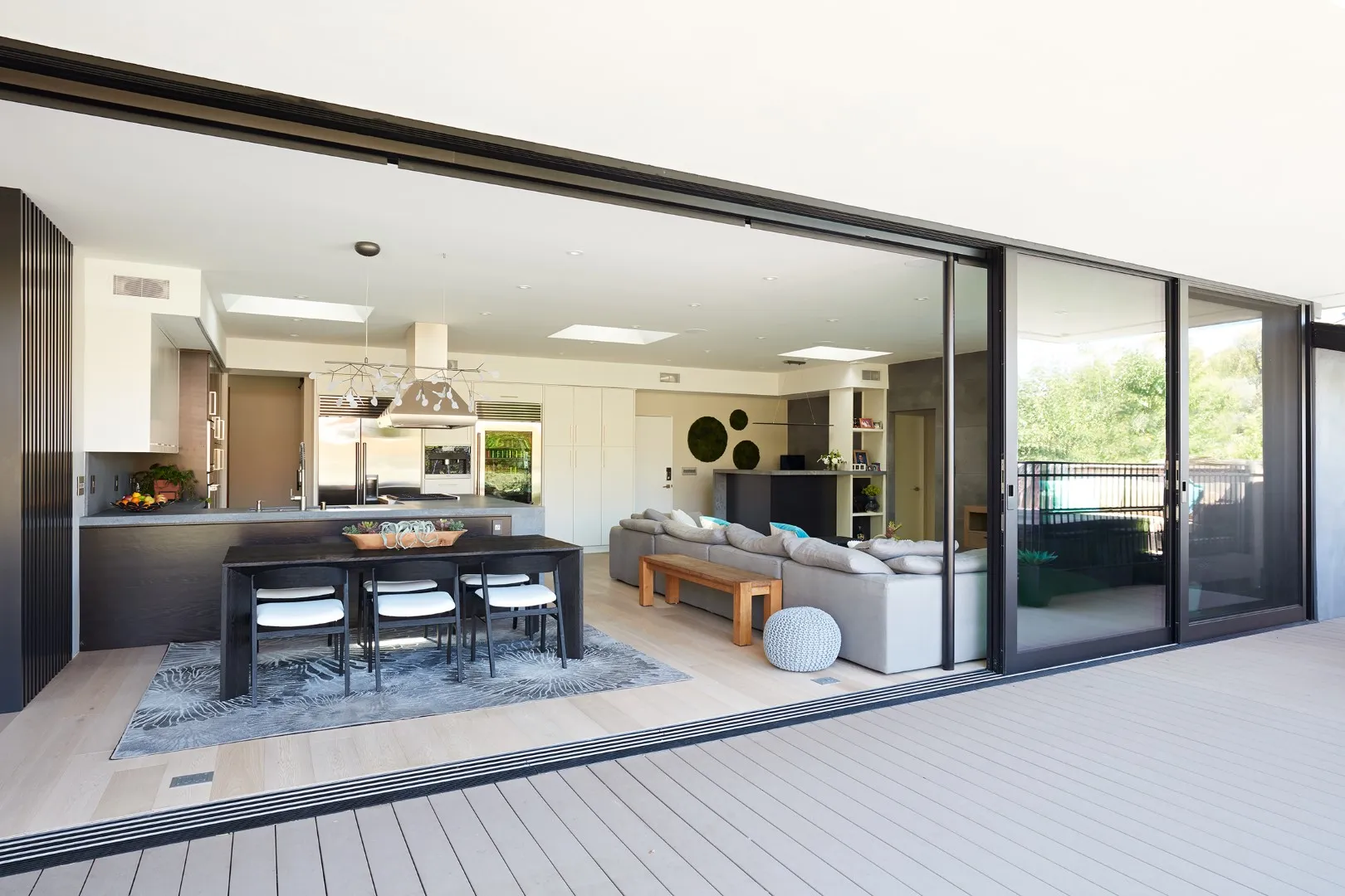 Klopf Architecture 现代 Ranch 房屋：圣何塞的现代改造