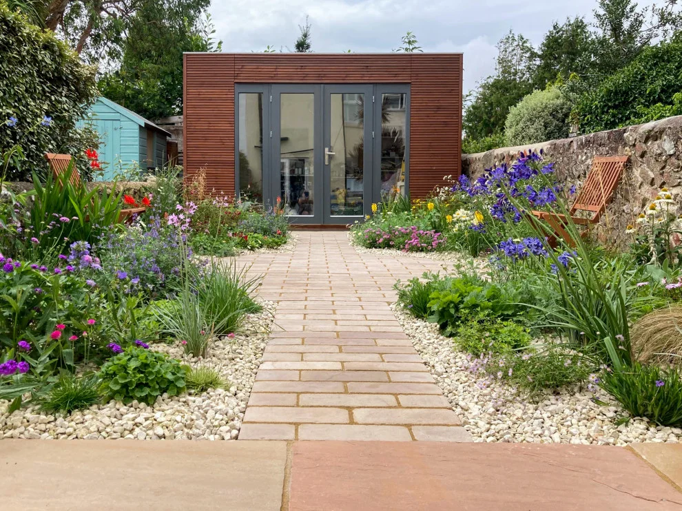 14. Granero minimalista moderno de estudio