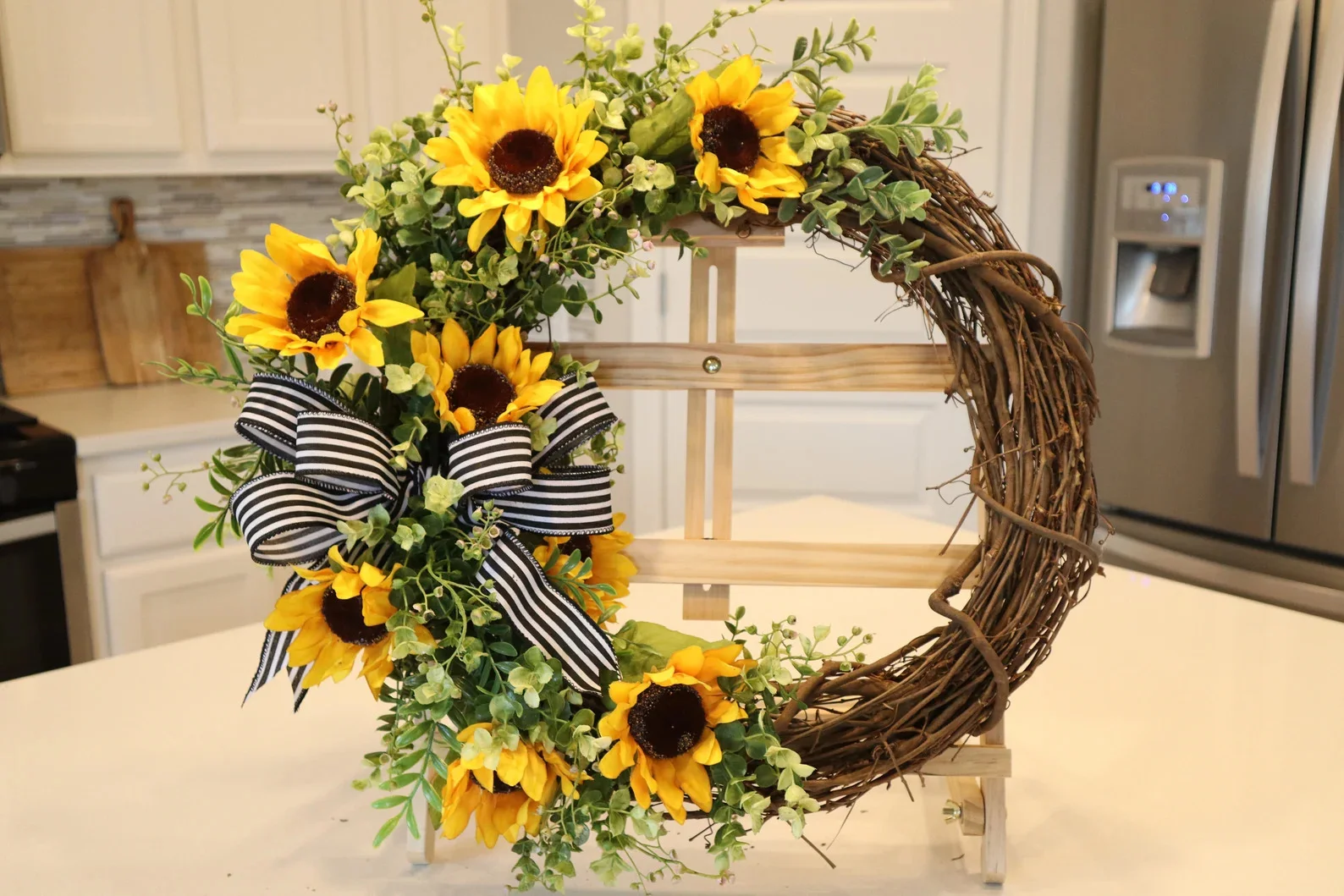 3. Collar de girasol y vid