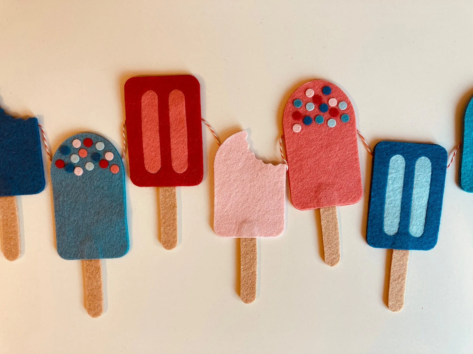 10. 毛毡冰棒灯串