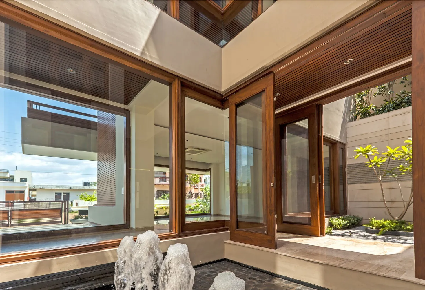 House with Double Internal Courtyard by Charged Voids in Chandigarh, India