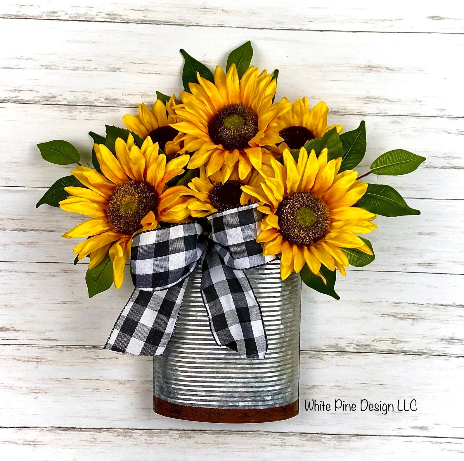 8. Collar de girasol en cubo