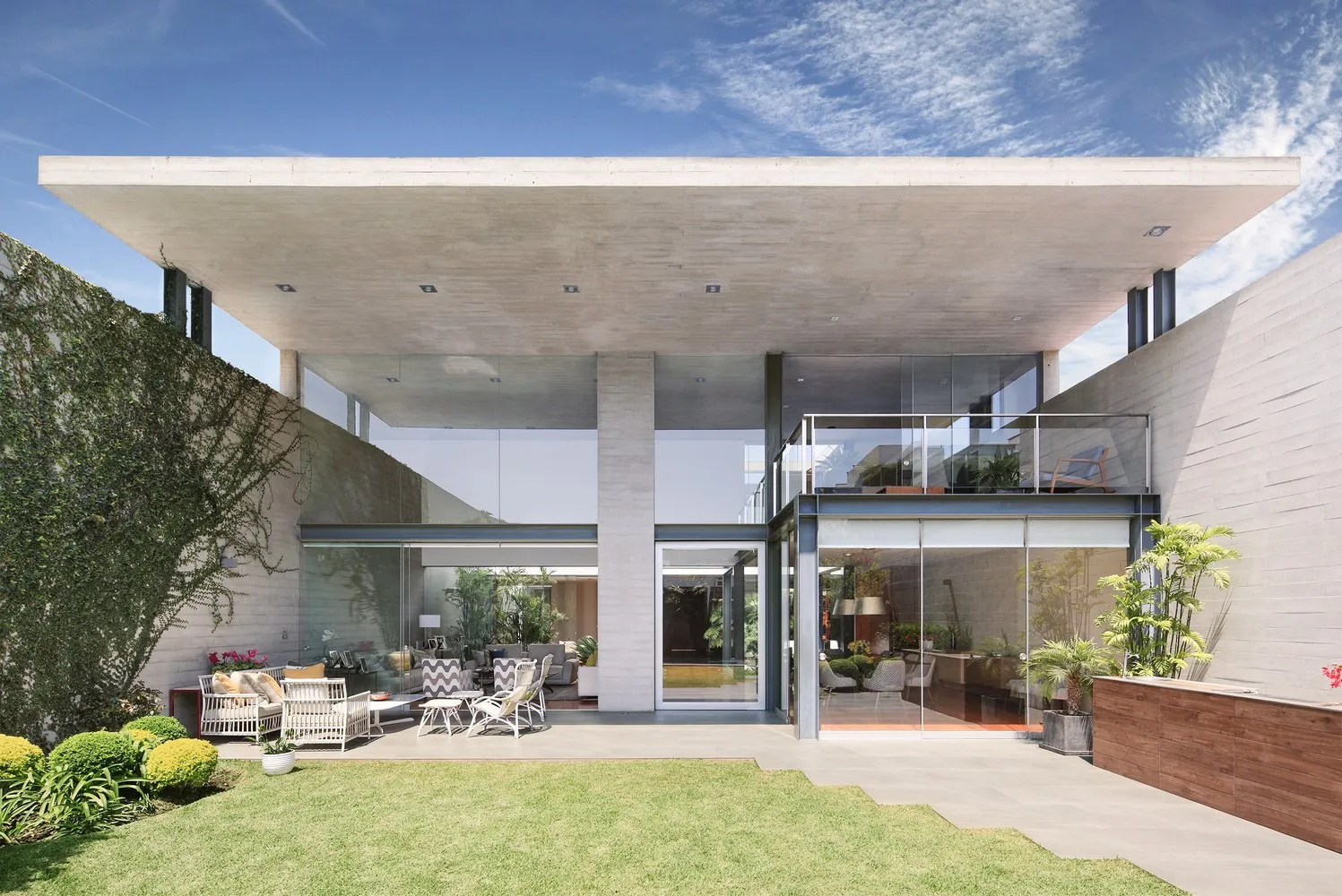 M+L住宅,由Domenack Arquitectos设计,位于秘鲁米拉弗洛雷斯 M+L住宅,由Domenack Arquitectos设计,位于秘鲁米拉弗洛雷斯