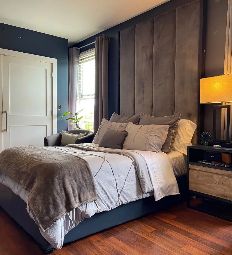 8. Cabezal de almohada DIY ligero con ranuras y marco de madera