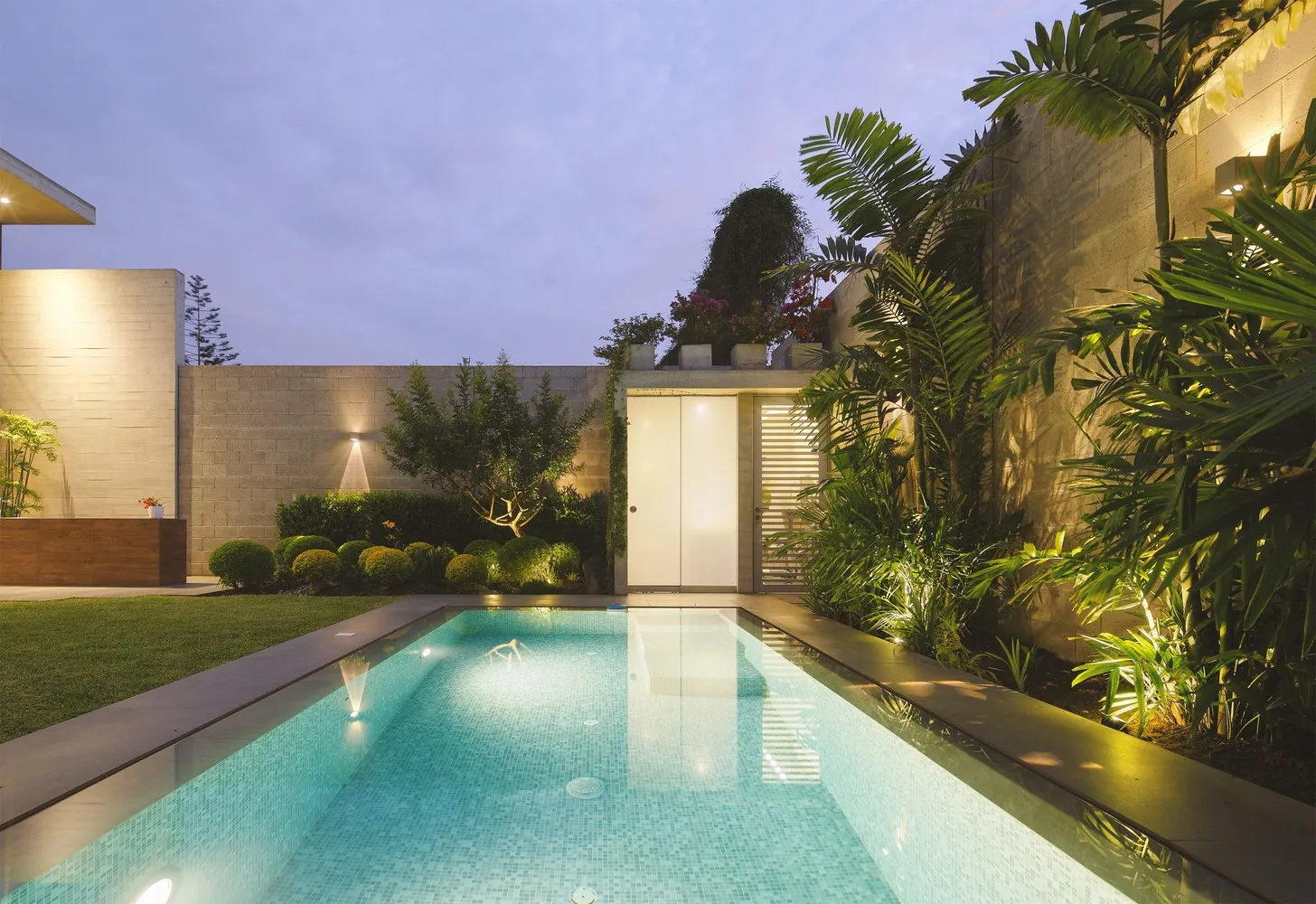 M+L住宅,由Domenack Arquitectos设计,位于秘鲁米拉弗洛雷斯 M+L住宅,由Domenack Arquitectos设计,位于秘鲁米拉弗洛雷斯