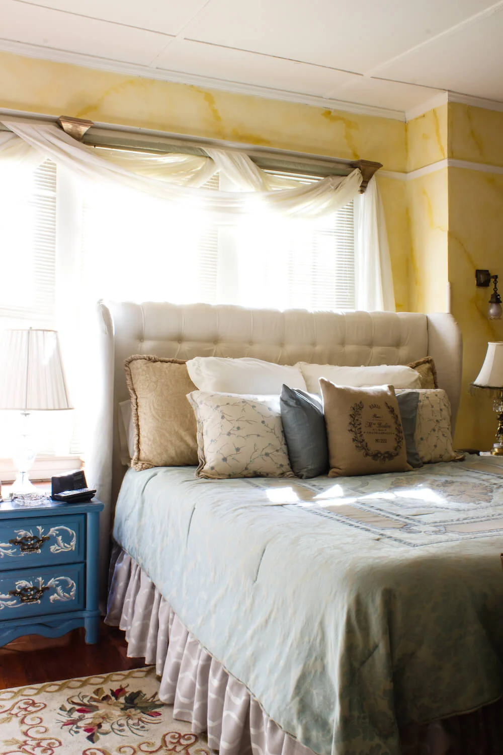 11. Cabezal de almohada DIY con bordados