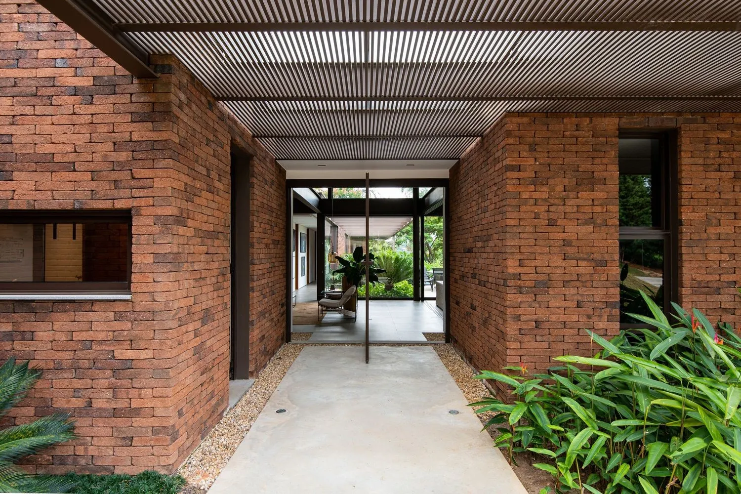 Rural House by Sala 03 Arquitetura: Modern Living Immersed in Nature