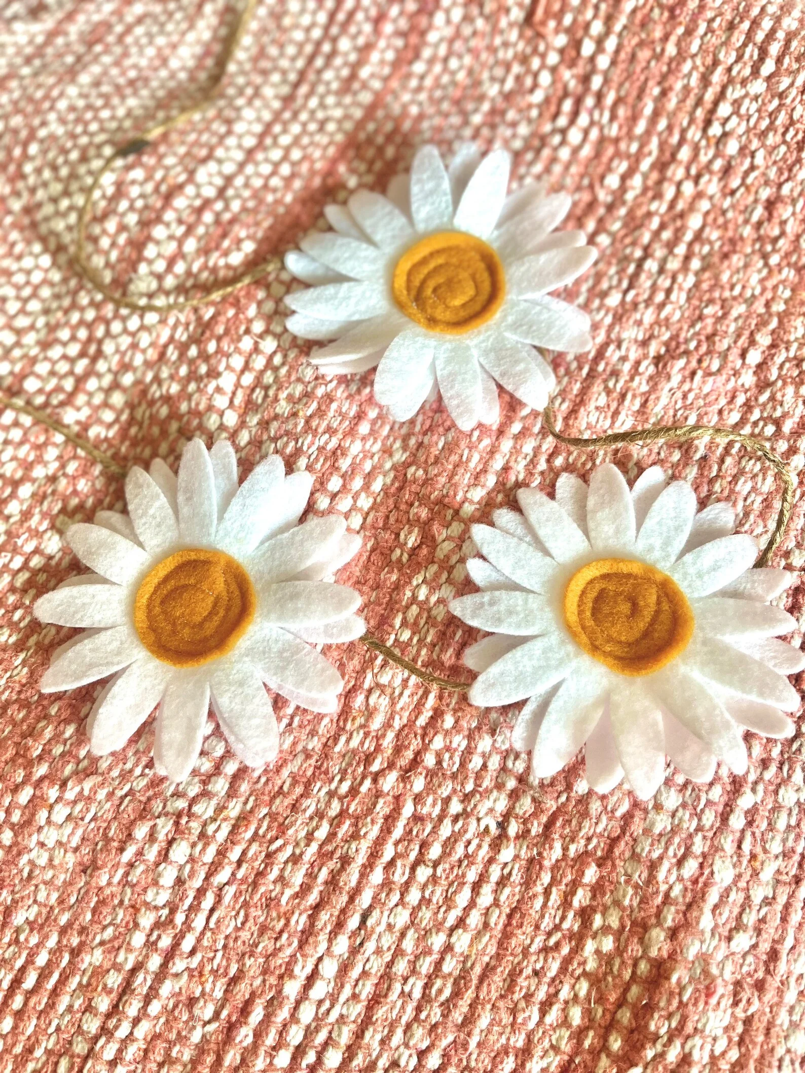 15. 菊花毛毡灯串