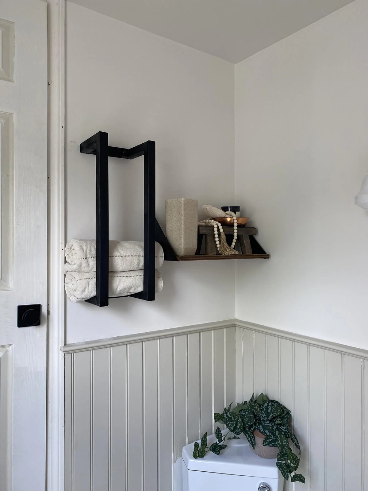 5. Soporte de toallas flotante DIY