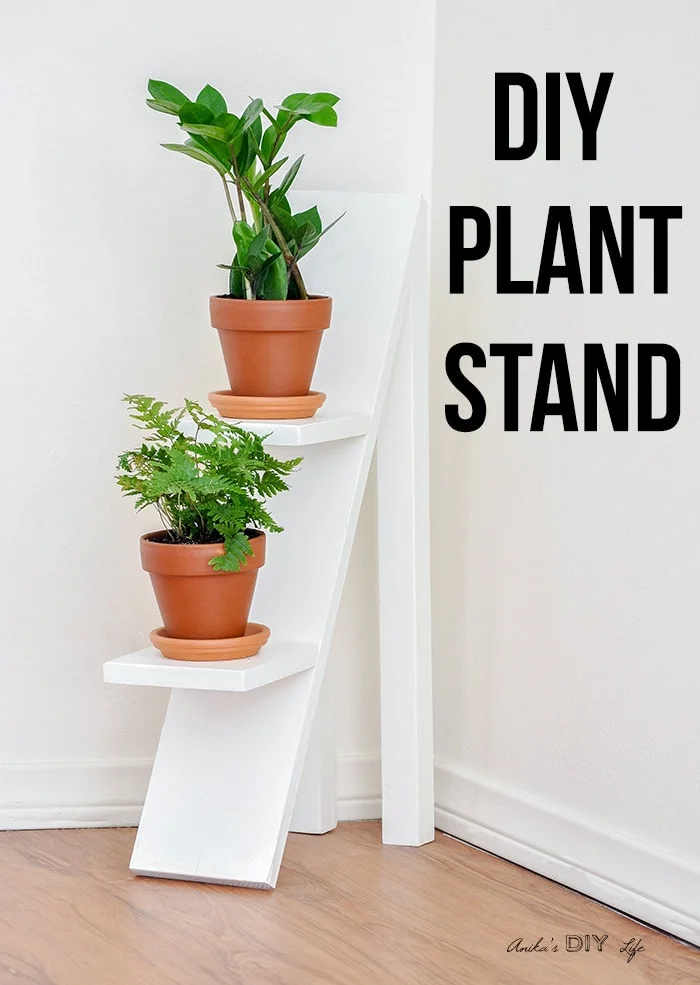 2. Soporte de plantas multi-nivel DIY hecho con madera vieja