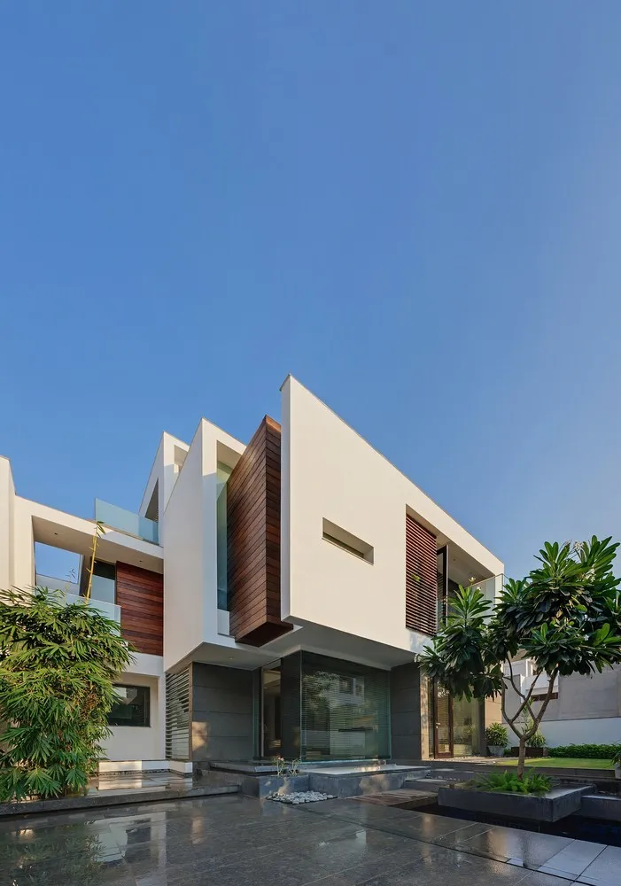 House with canopy by DADA & Partners in New Delhi, India