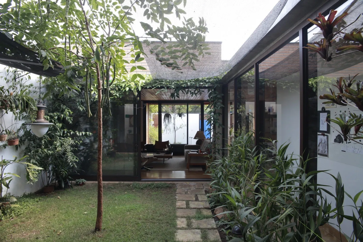 巴西圣保罗的Oficina de Arquitetura设计10x10住宅