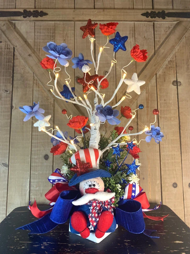 7. 带山姆大叔的爱国树形装饰