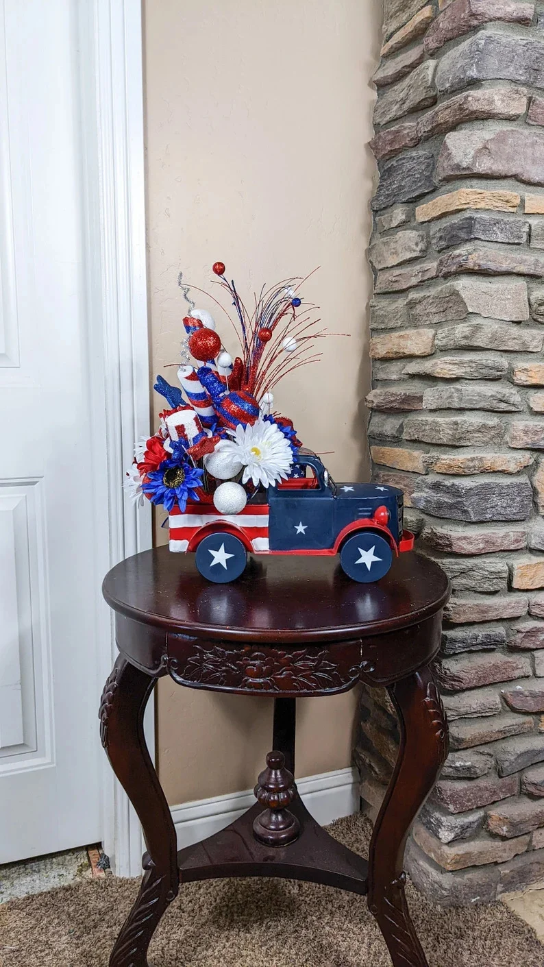 15. 带卡车的星条旗爱国装饰