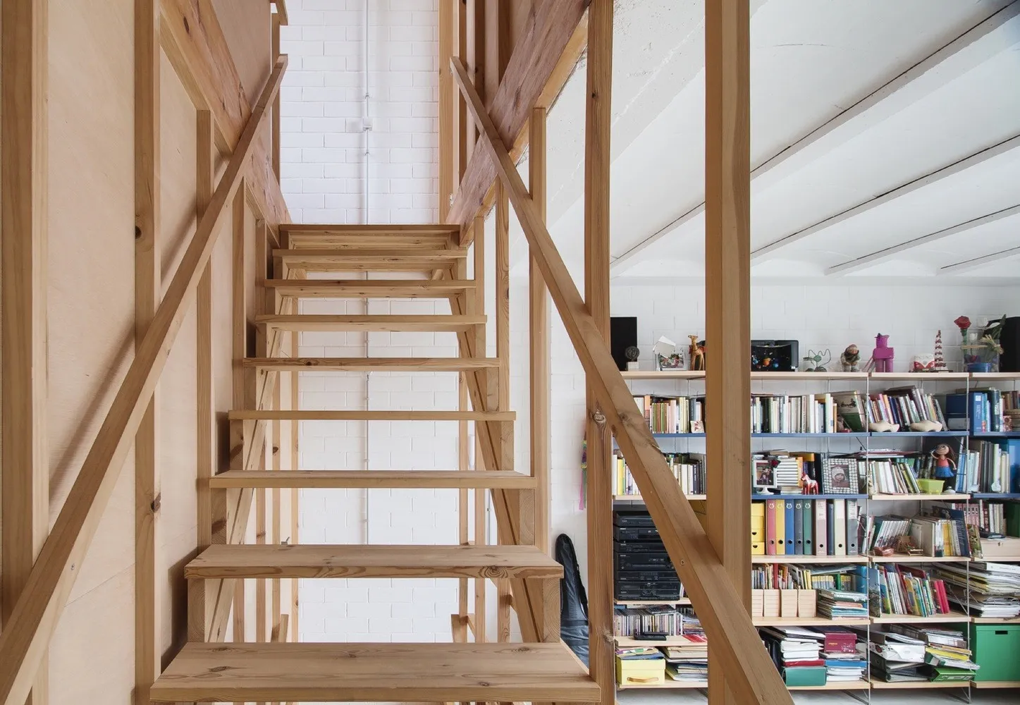 H Arquitectes设计的1105号住宅,位于西班牙塞雷达诺拉-德瓦莱斯 H Arquitectes设计的1105号住宅,位于西班牙塞雷达诺拉-德瓦莱斯