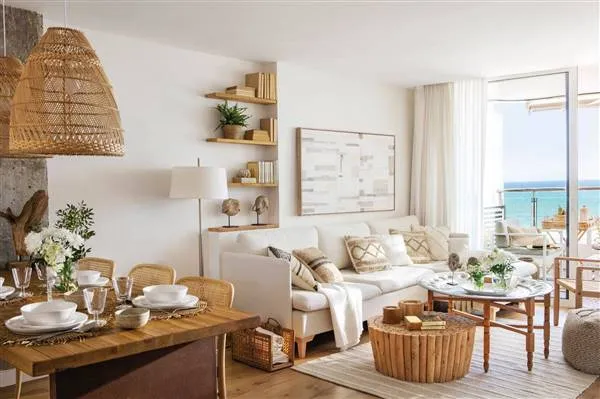 白与木的完美搭配，在夏季客厅中不可忽视