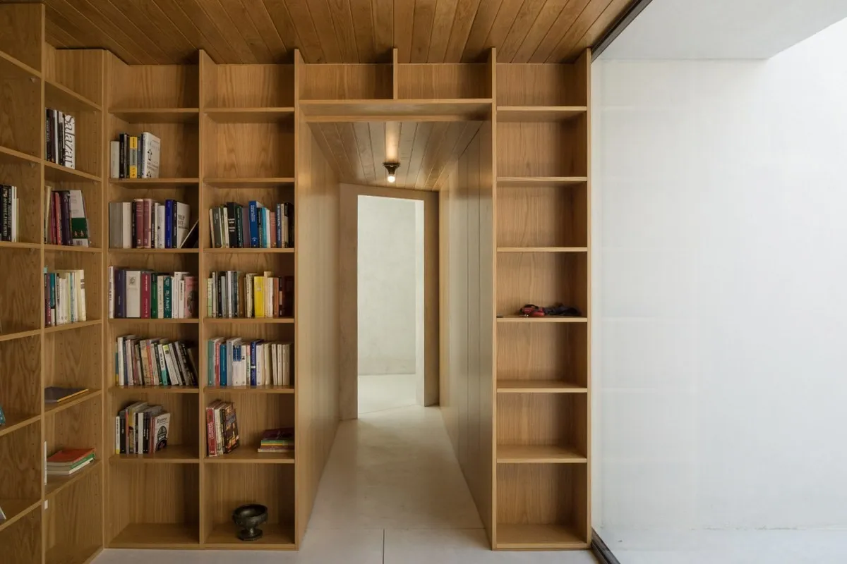 米格尔·马尔塞利诺在葡萄牙格兰多拉的三居室住宅