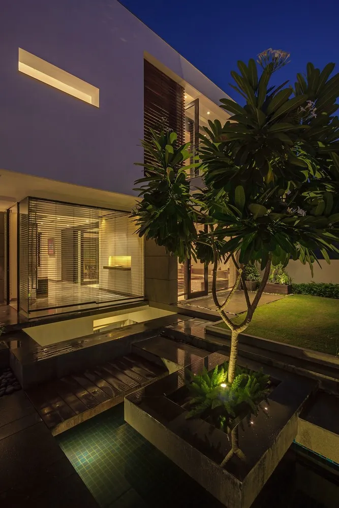 House with canopy by DADA & Partners in New Delhi, India