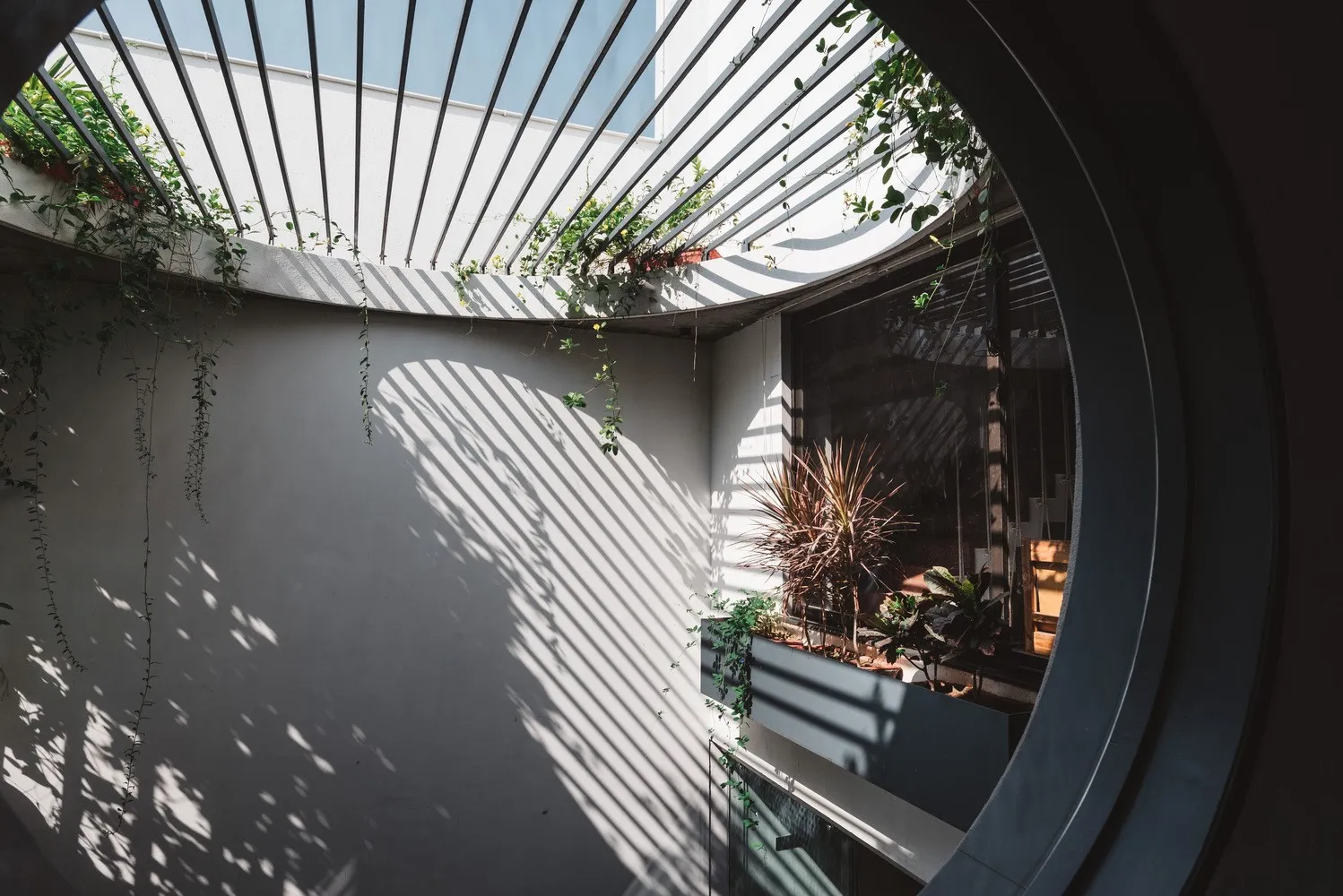 Дом Джангала от Neogenesis+Studi0261 в Сурате, Индия Дом Джангала от Neogenesis+Studi0261 в Сурате, Индия