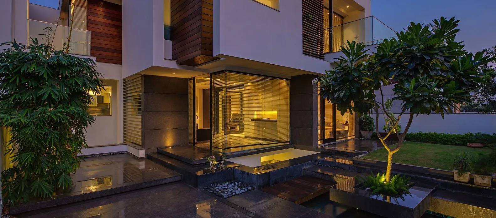 House with canopy by DADA & Partners in New Delhi, India