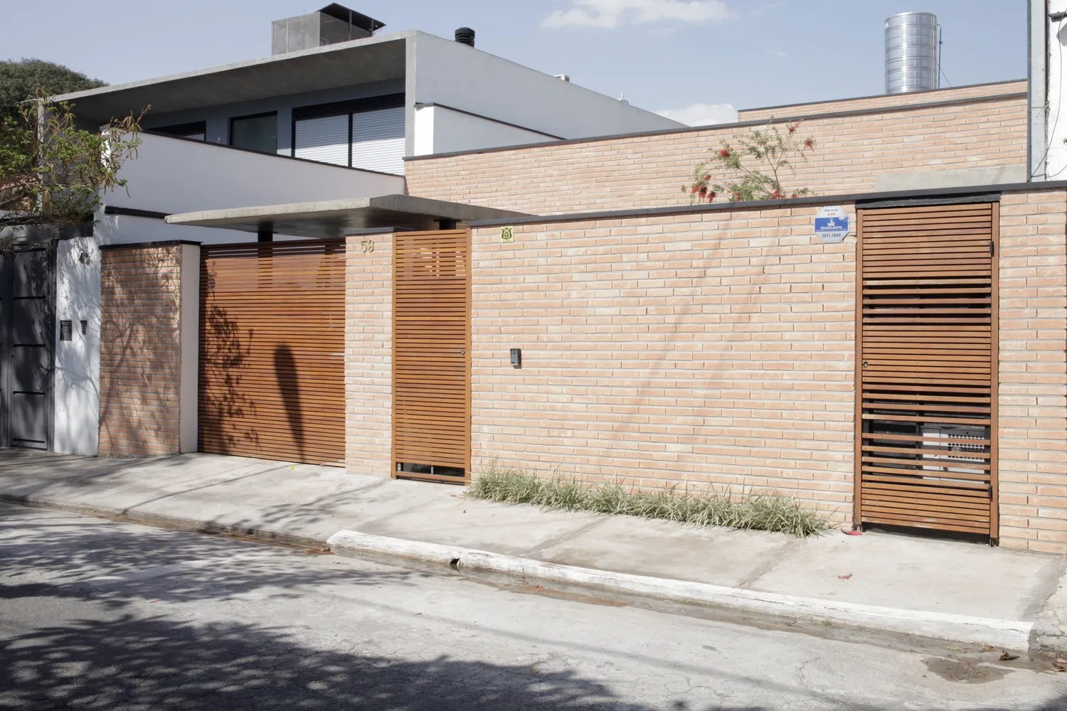 巴西圣保罗的Oficina de Arquitetura设计10x10住宅