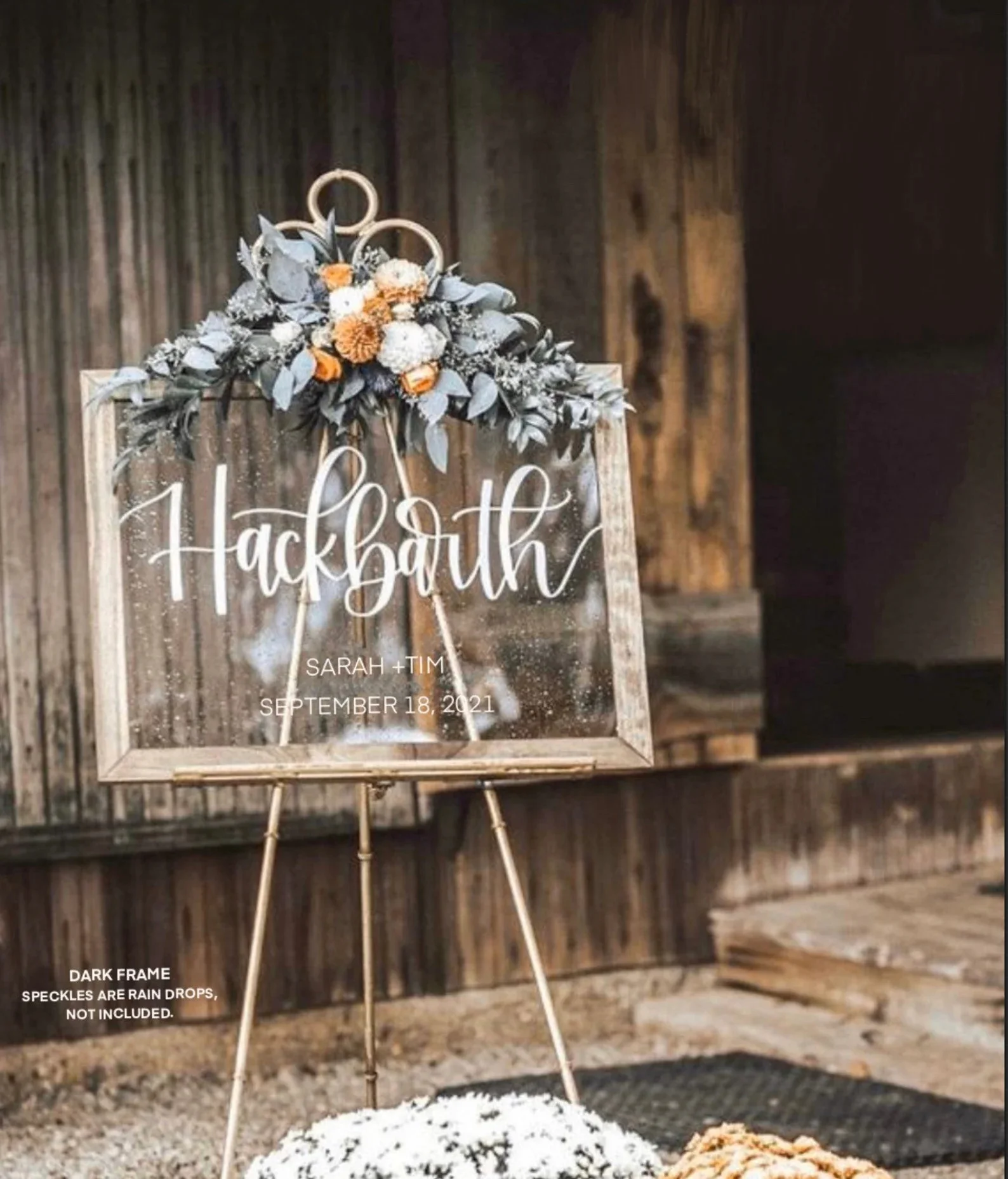 7. Letrero de acrílico con apellido para boda