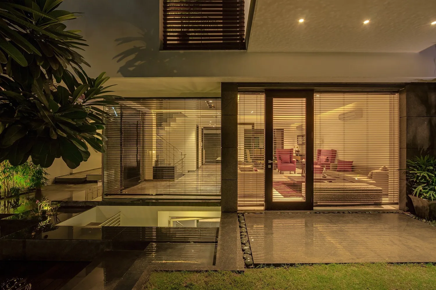 House with canopy by DADA & Partners in New Delhi, India