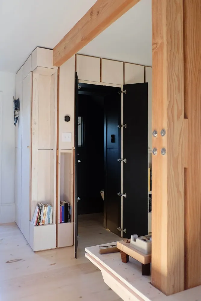 Robbe-Haus von Sami Mink in Cowtown, Kalifornien Robbe-Haus von Sami Mink in Cowtown, Kalifornien