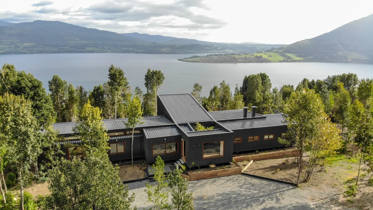 智利里尼韦湖畔的Domo Habitare与Piffardi Aravena联合设计住宅 智利里尼韦湖畔的Domo Habitare与Piffardi Aravena联合设计住宅