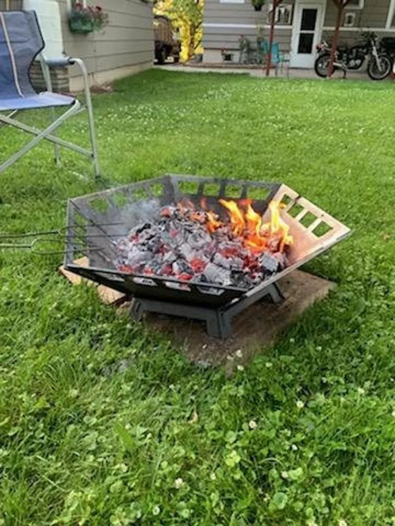 8. Aufklappbare sechseckige Feuerstätte