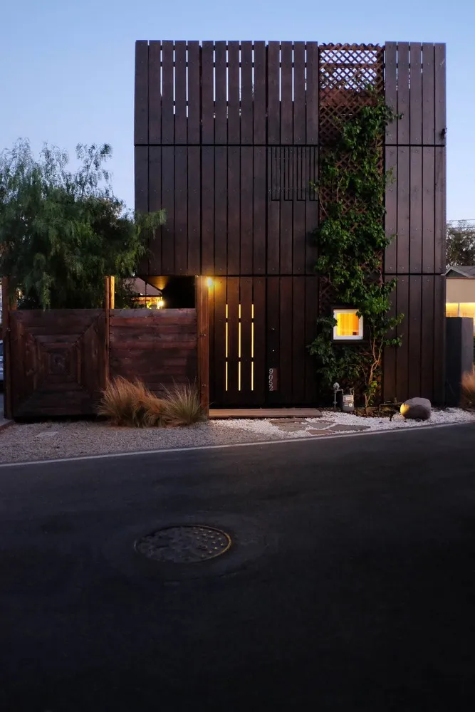 Robbe-Haus von Sami Mink in Cowtown, Kalifornien Robbe-Haus von Sami Mink in Cowtown, Kalifornien